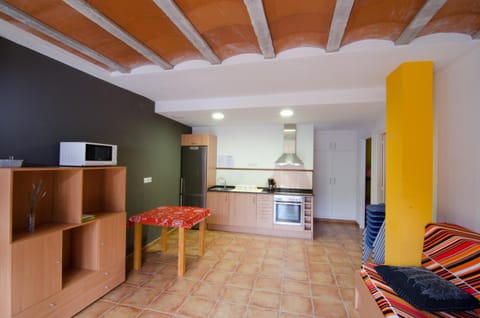 Kitchen or kitchenette, Living room, Seating area, minibar, oven, pet friendly, stove