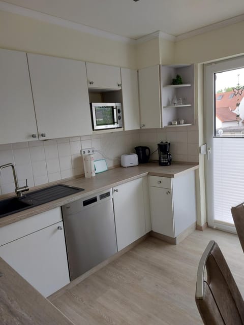 Kitchen or kitchenette, Dining area, Communal kitchen