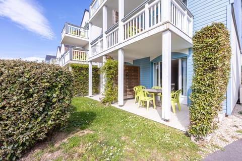 Patio, Facade/entrance, Garden