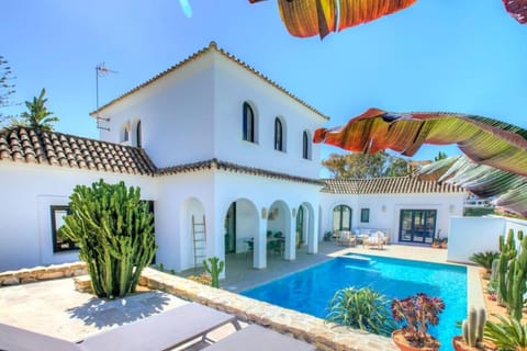 Villa Mas Tranquila - A stylish villa with pool 150 m from the beach Villa in La Janda