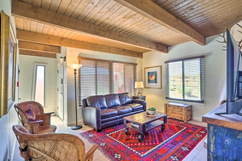 Traditional-Style Adobe Casita - Walk to Dtwn Apartment in Santa Fe