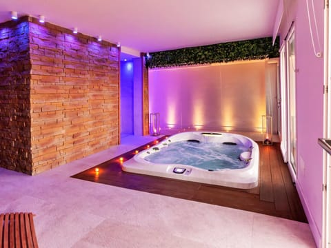 Hot Tub, Spa and wellness centre/facilities