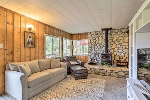Idyllwild-Pine Cove Cabin with Expansive Deck! House in Idyllwild-Pine Cove