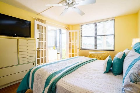 Enjoy Siesta Key Parasdise at Gulf and Bay Apartment in Siesta Beach