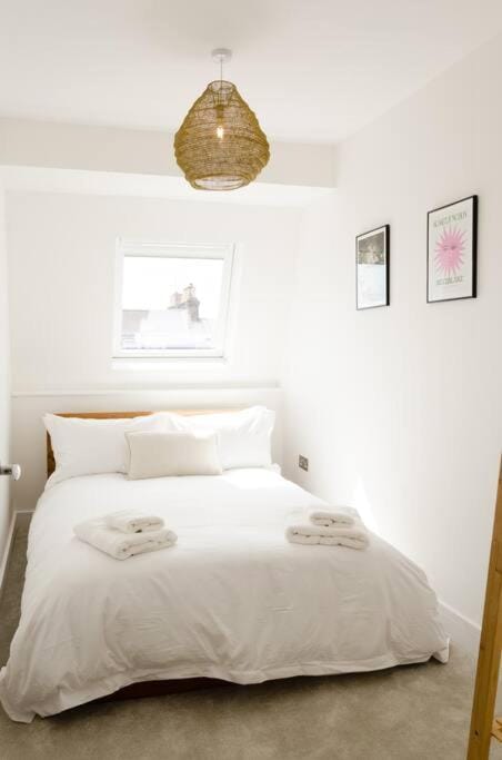 Relaxing Retreat with Terrace & Sea Views - Sleeps 4 Apartment in Margate