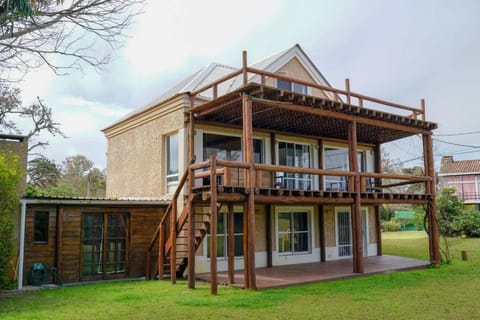 100m to Solanas Beach, 5 bedrooms, 3 bathrooms, Casa Poopshkin House in Maldonado Department, Uruguay