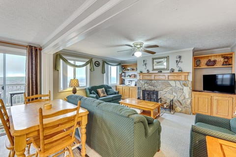 Snowshoe Condo with Mtn Views, Walk to Ski Lift Apartment in Snowshoe