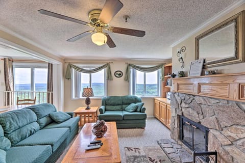 Snowshoe Condo with Mtn Views, Walk to Ski Lift Apartment in Snowshoe