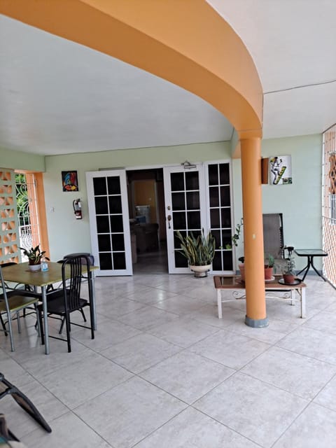 Chaudhry House Montego Bays- 2nd floor apt Bed and Breakfast in Montego Bay