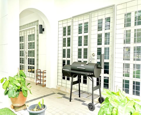 527 BeachHouse l 5 bedroom with swimming pool - 3min walk to the beach Maison in Tanjung Bungah
