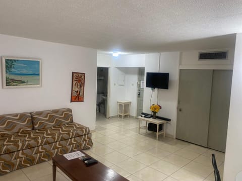 Sunset condos getaway In Ocho Rios Apartment in Ocho Rios