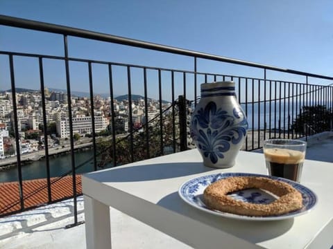 View (from property/room), Balcony/Terrace, City view, Sea view