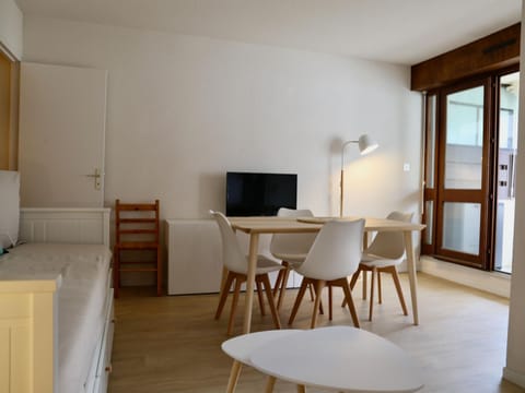 Appartement T2 Rénové à 2 min de la Plage, Centre Seignosse, Tout à Pied, Draps et Ménage Inclus - FR-1-239-812 Apartment in Seignosse