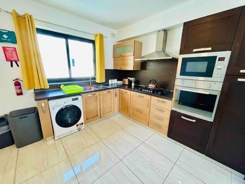 Kitchen or kitchenette, washing machine