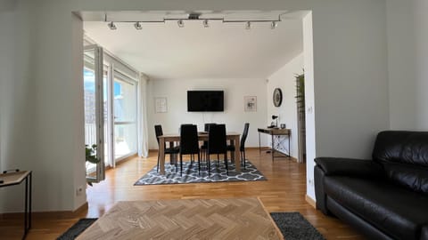 TV and multimedia, Living room, Dining area