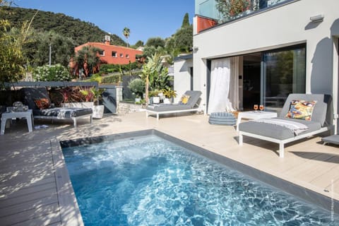 Property building, Patio, Day, Natural landscape, Mountain view, Pool view, Swimming pool, sunbed