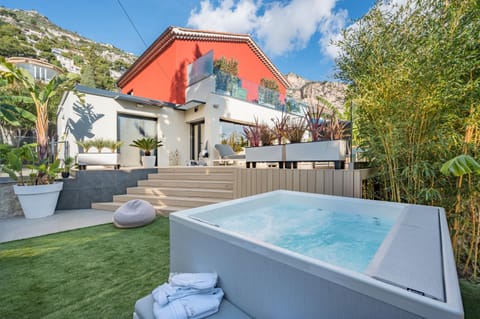 Property building, Hot Tub, Swimming pool