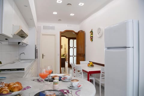 Kitchen or kitchenette, Communal kitchen