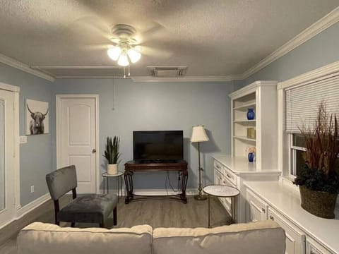 New decorated Guest Suite unit C close to Katy Mills Condominio in Katy