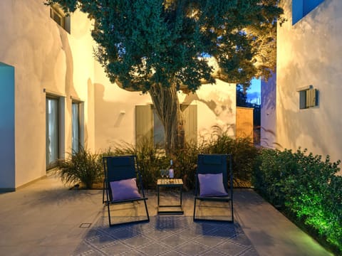 Garden, Seating area, Garden view