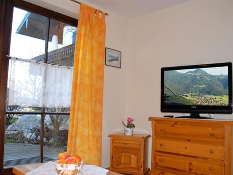 Day, TV and multimedia, Landmark view