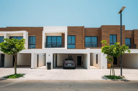 Family vacation villa with private pool and access to beach Villa in Ras al Khaimah