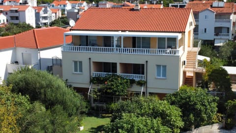 Property building, Garden, Balcony/Terrace