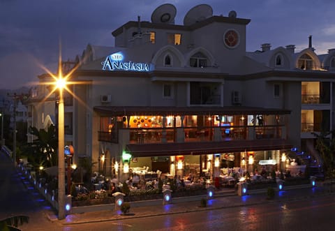 Restaurant/places to eat, Facade/entrance