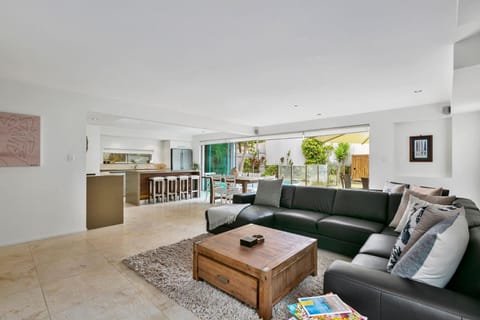 9 Depper Street - Large Residence Entire 6 Bed House House in Noosa Heads