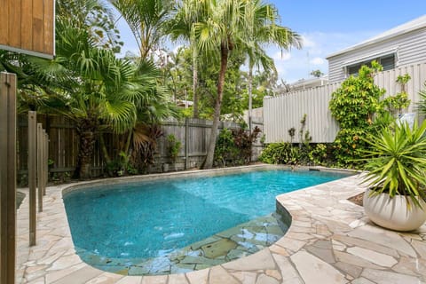 9 Depper Street - Large Residence Entire 6 Bed House House in Noosa Heads