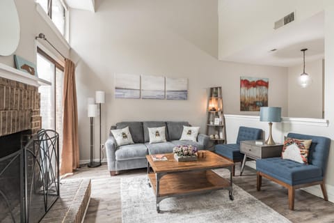 Modern Cozy Townhome Condo in Pineville