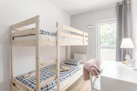 Bedroom, bunk bed