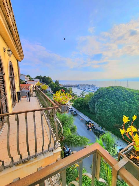 Natural landscape, Balcony/Terrace, Sea view