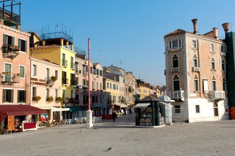 Facade/entrance, City view