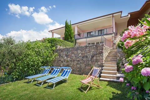 Property building, Garden, Garden view, sunbed