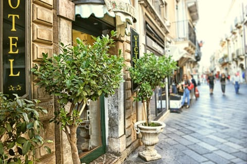 Facade/entrance, Neighbourhood, Street view