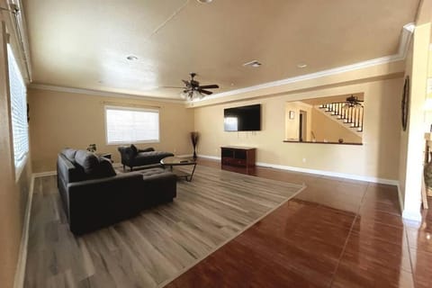 HUGE GORGEOUS UPGRADED HOME IN THE CENTER OF SOCAL House in Loma Linda