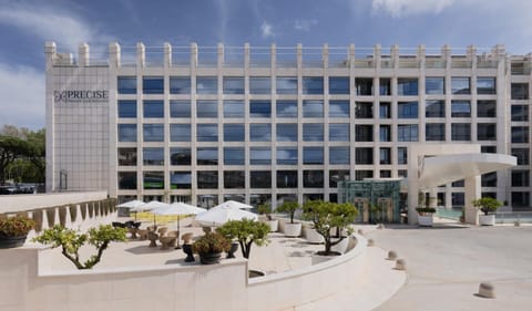 Facade/entrance, Balcony/Terrace