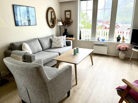 TV and multimedia, View (from property/room), Living room, Seating area