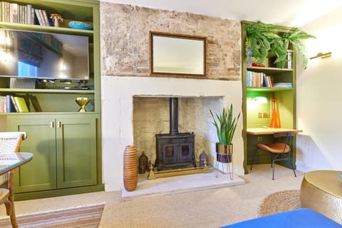 Cinnabar: Luxury, Couple's Nook in Historic Walls. House in Berwick-upon-Tweed