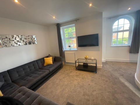 Stunning New Townhouse in the Heart of Warwick House in Warwick