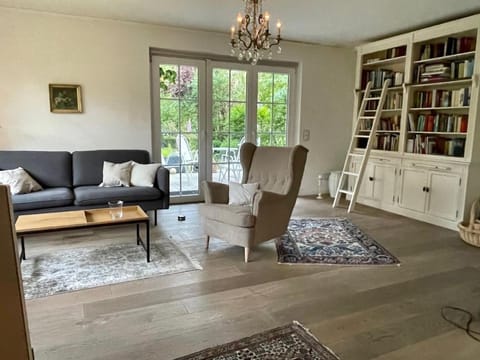 Library, Living room, Seating area