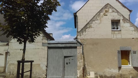 Loches : gîte de charme indépendant avec jardin Apartamento in Loches