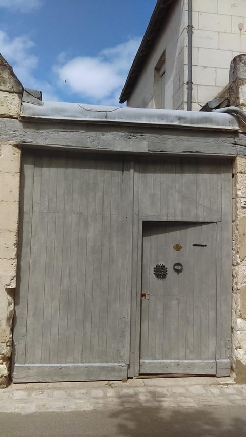 Loches : gîte de charme indépendant avec jardin Apartamento in Loches