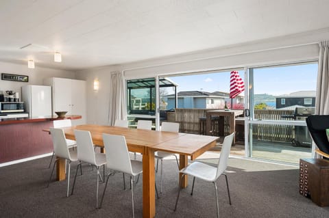 Lakeview Oasis - Rainbow Point Holiday Home Haus in Taupo
