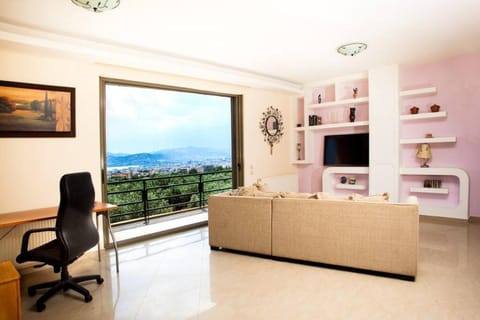 TV and multimedia, Living room, Seating area, City view, Mountain view, Sea view