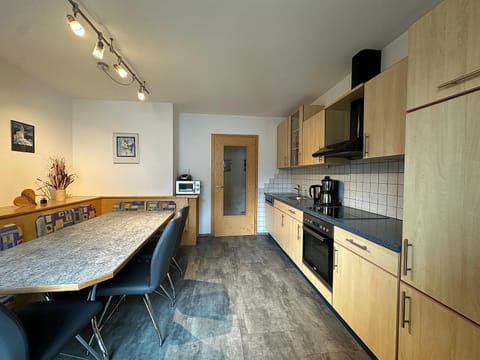 Kitchen or kitchenette, Dining area, oven, stove, toaster