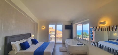 Hot Tub, Photo of the whole room, Bedroom, Sea view