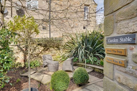 Garden Stable at Hallsteads: Luxury Stone Cottage, with Parking Casa in Alnmouth