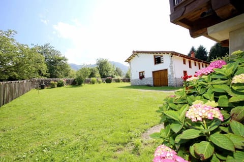 Property building, Garden, Balcony/Terrace, Garden view